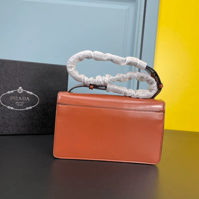 All Categories Official Website "Brand Women's Bags" Women's Bags 💙 PRADA 2022 Official New Prada Imported Cowhide Crossbody Bag Wholesale 58002000 High Quality Size: 24-15-6CM