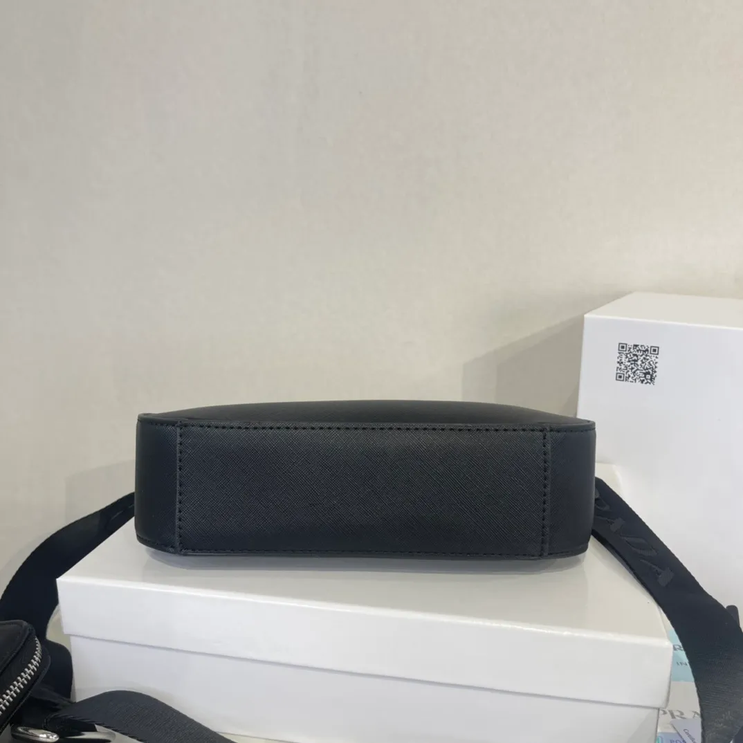 All categories Official website "Brand Women's Bags" Women's Bags 💙 PRADA 2022 Official New Prada Crossbody Bag Wholesale 58001400 High Quality Specifications: 18-22-6.5CM