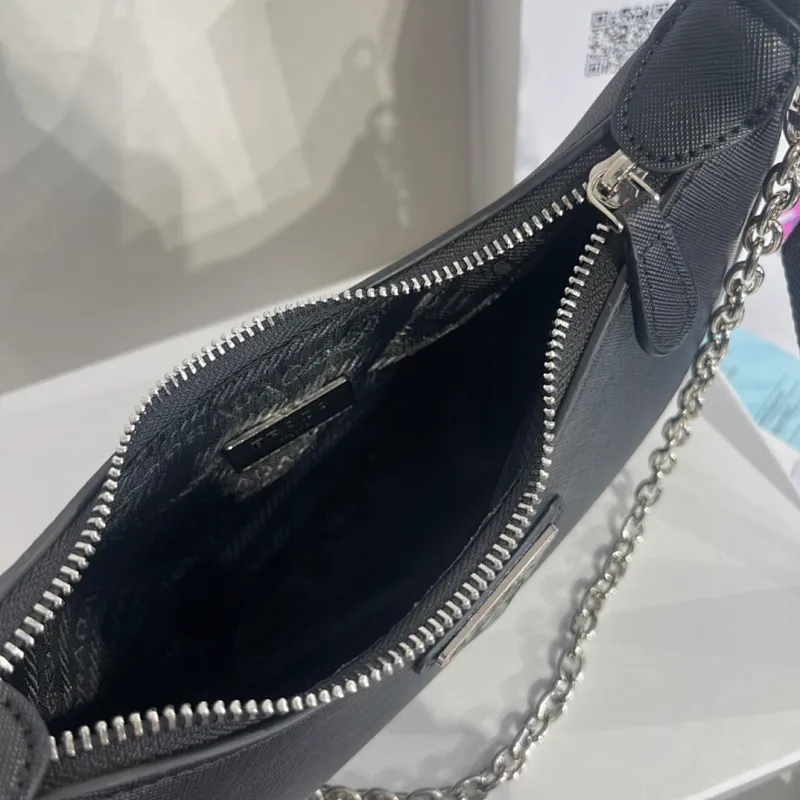 All categories Official website "Brand Women's Bags" Women's Bags 💙 PRADA 2022 Official New Prada Crossbody Bag Wholesale 58001400 High Quality Specifications: 18-22-6.5CM