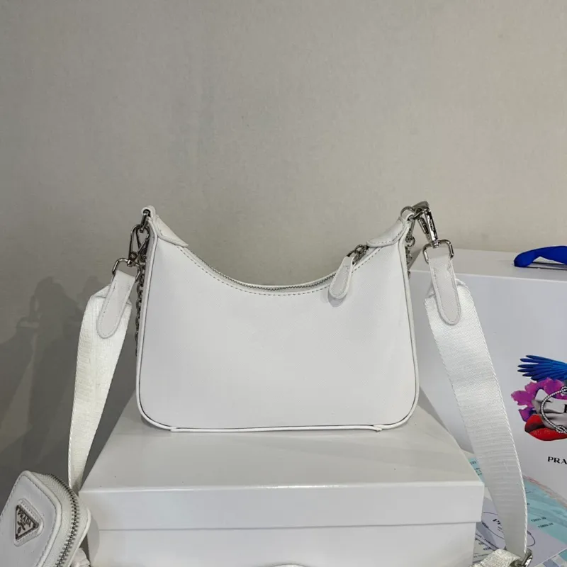 All categories Official website "Brand Women's Bags" Women's Bags 💙 PRADA 2022 Official New Prada Crossbody Bag Wholesale 58001400 High Quality Specifications: 18-22-6.5CM