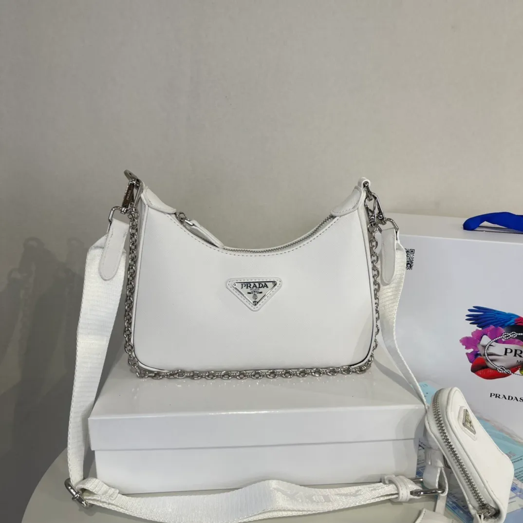 All categories Official website "Brand Women's Bags" Women's Bags 💙 PRADA 2022 Official New Prada Crossbody Bag Wholesale 58001400 High Quality Specifications: 18-22-6.5CM