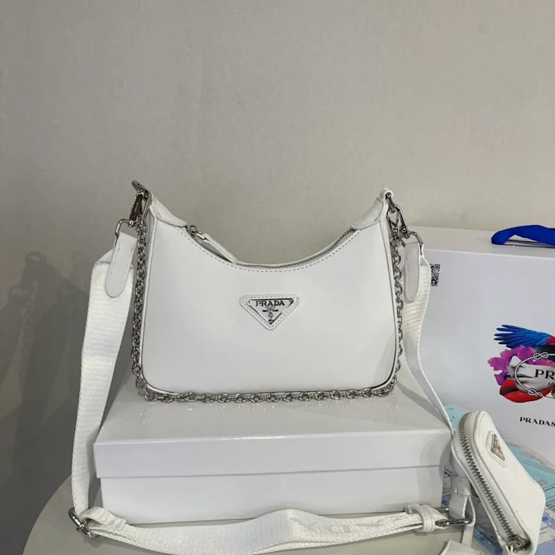 All categories Official website "Brand Women's Bags" Women's Bags 💙 PRADA 2022 Official New Prada Crossbody Bag Wholesale 58001400 High Quality Specifications: 18-22-6.5CM