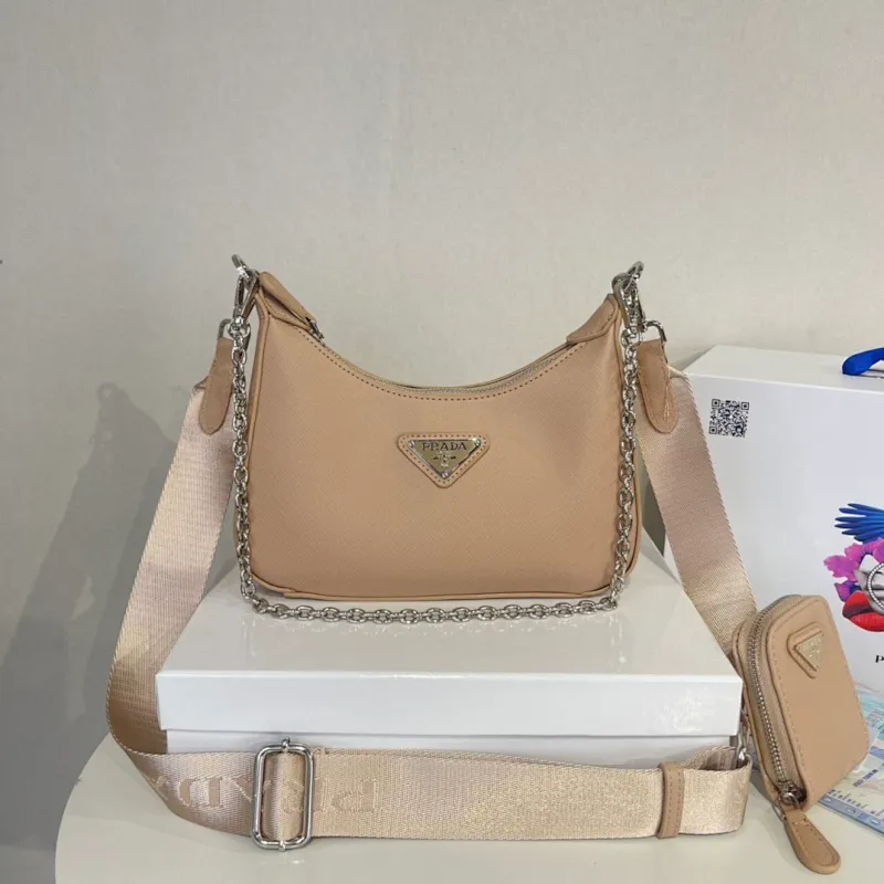 All categories Official website "Brand Women's Bags" Women's Bags 💙 PRADA 2022 Official New Prada Crossbody Bag Wholesale 58001400 High Quality Specifications: 18-22-6.5CM