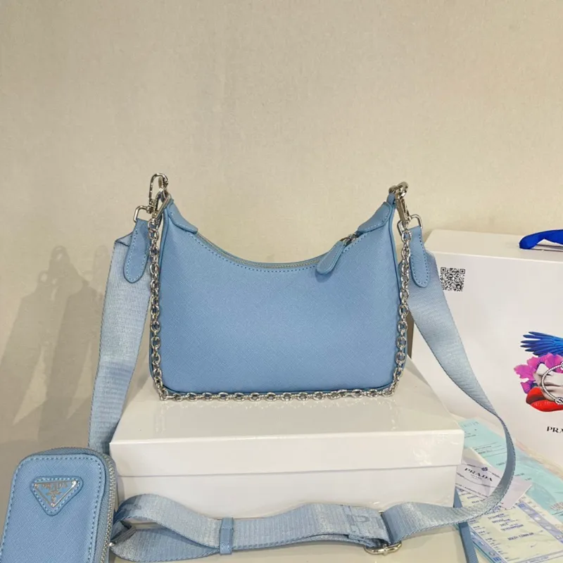 All categories Official website "Brand Women's Bags" Women's Bags 💙 PRADA 2022 Official New Prada Crossbody Bag Wholesale 58001400 High Quality Specifications: 18-22-6.5CM