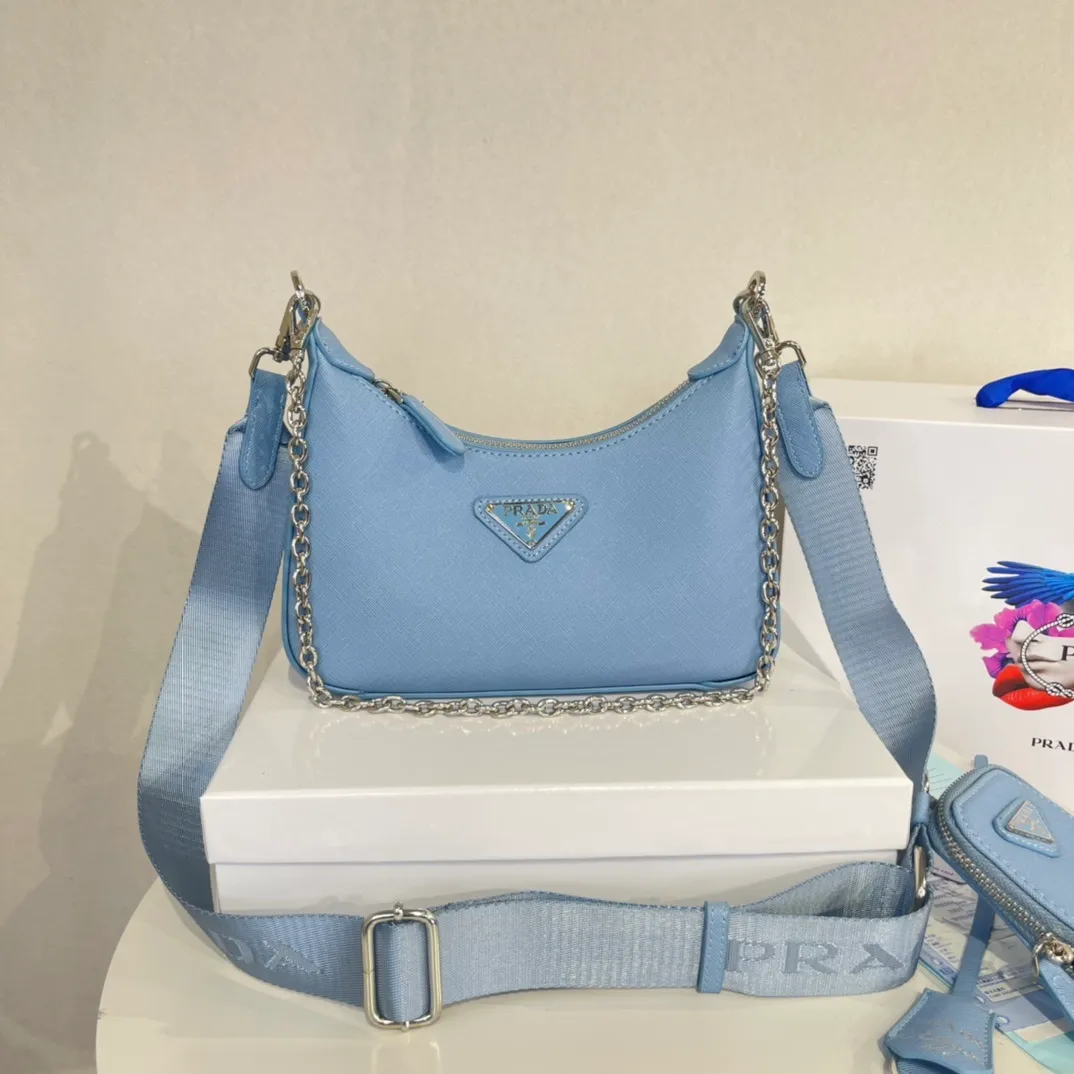 All categories Official website "Brand Women's Bags" Women's Bags 💙 PRADA 2022 Official New Prada Crossbody Bag Wholesale 58001400 High Quality Specifications: 18-22-6.5CM