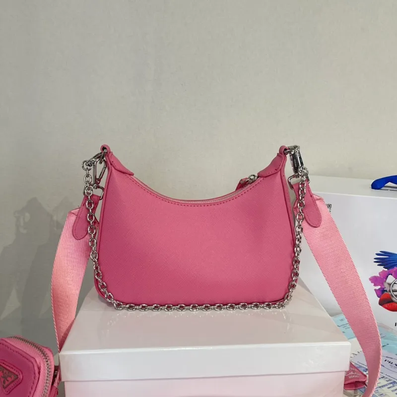 All categories Official website "Brand Women's Bags" Women's Bags 💙 PRADA 2022 Official New Prada Crossbody Bag Wholesale 58001400 High Quality Specifications: 18-22-6.5CM