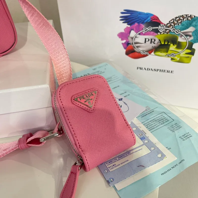 All categories Official website "Brand Women's Bags" Women's Bags 💙 PRADA 2022 Official New Prada Crossbody Bag Wholesale 58001400 High Quality Specifications: 18-22-6.5CM