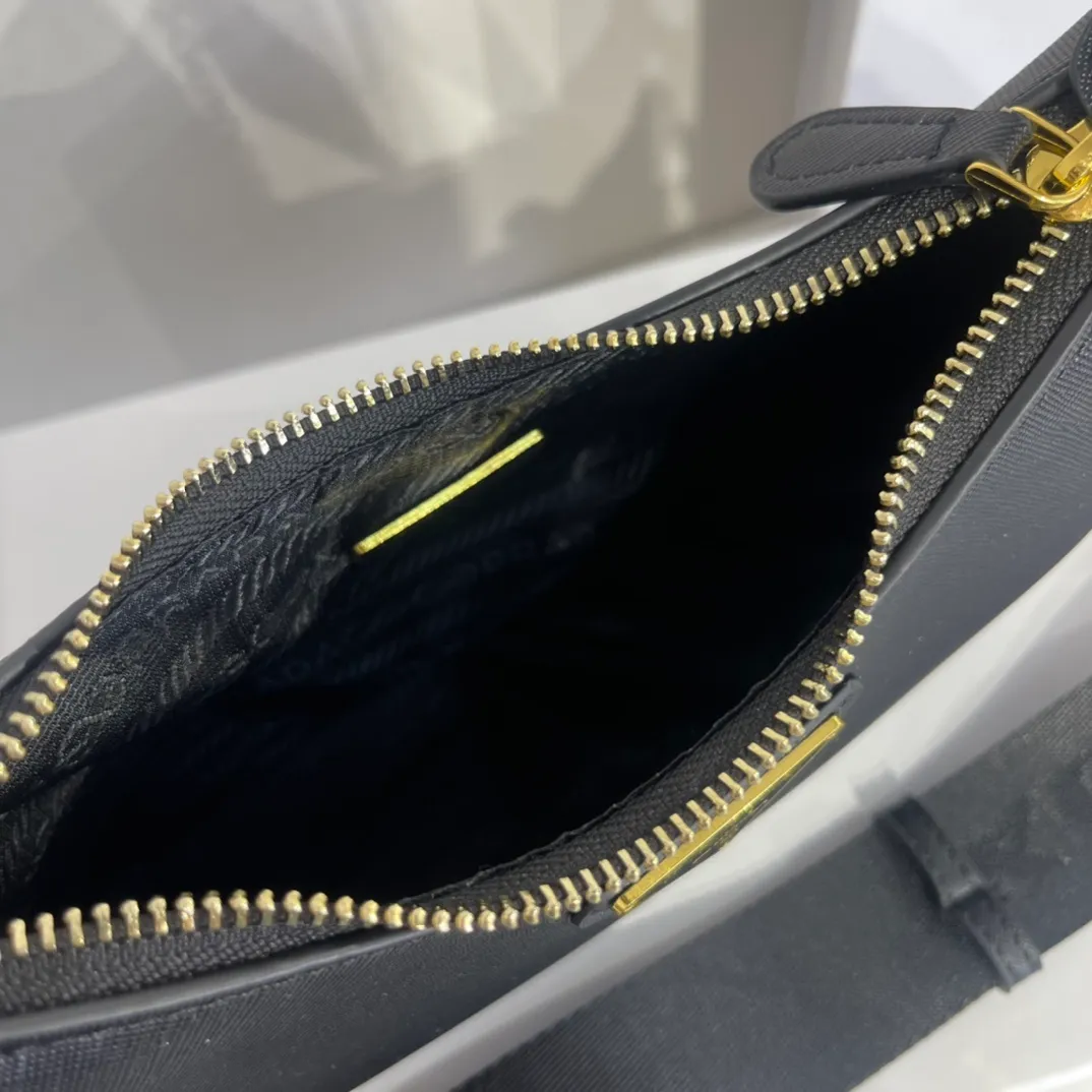 All categories Official website "Brand Women's Bags" Women's Bags 💙 PRADA 2022 Official New Prada Crossbody Bag Wholesale 58001400 High Quality Specifications: 18-22-6.5CM
