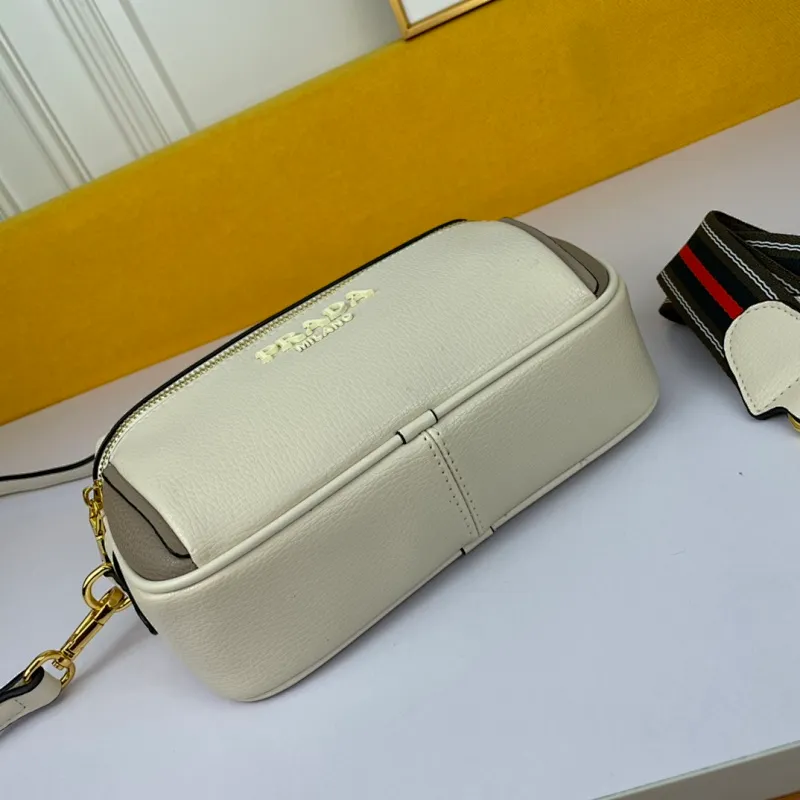 All categories Official website "Brand Women's Bags" Women's Bags 💙 PRADA 2022 official new Prada crossbody bag wholesale 58002500 Original order quality Size: 23-16-7CM