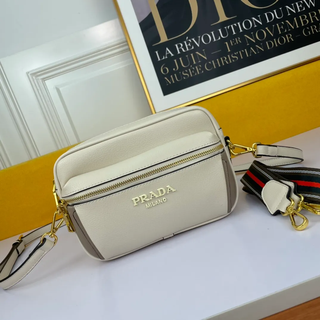 All categories Official website "Brand Women's Bags" Women's Bags 💙 PRADA 2022 official new Prada crossbody bag wholesale 58002500 Original order quality Size: 23-16-7CM
