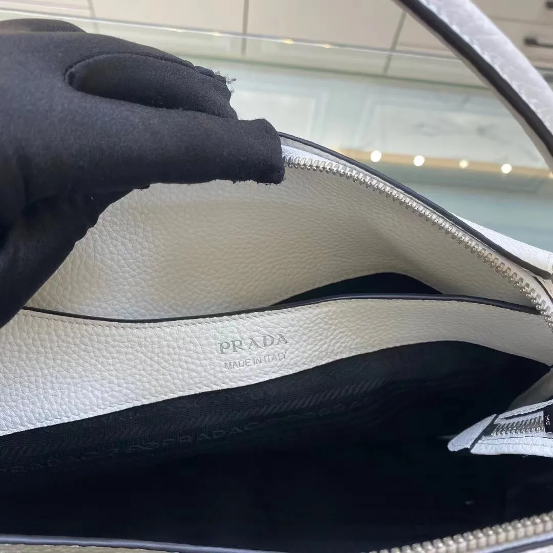 All categories Official website "Brand Women's Bags" Women's Bags 💙 PRADA 2022 official new Prada crossbody bag wholesale Original order quality 58007500 Size: 32-26-13Cm