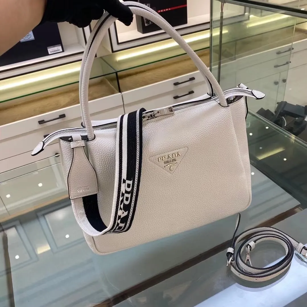 All categories Official website "Brand Women's Bags" Women's Bags 💙 PRADA 2022 official new Prada crossbody bag wholesale Original order quality 58007500 Size: 32-26-13Cm