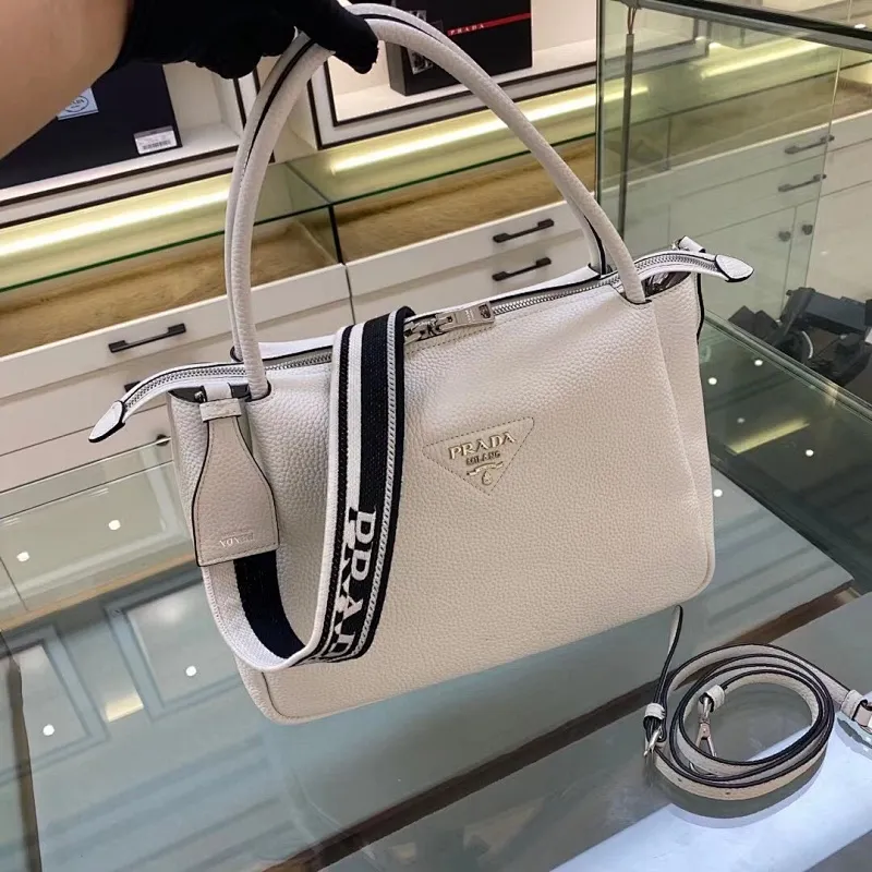 All categories Official website "Brand Women's Bags" Women's Bags 💙 PRADA 2022 official new Prada crossbody bag wholesale Original order quality 58007500 Size: 32-26-13Cm