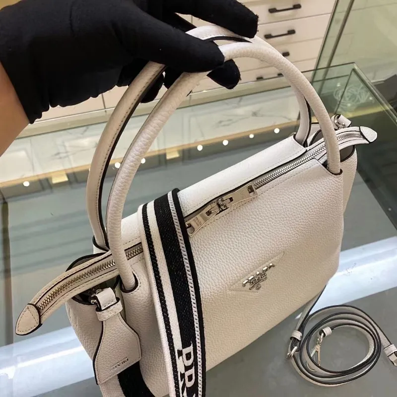 All categories Official website "Brand Women's Bags" Women's Bags 💙 PRADA 2022 official new Prada crossbody bag wholesale Original order quality 58007500 Size: 32-26-13Cm