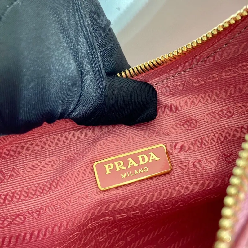 All Categories Official Website "Brand Women's Bags" Women's Bags 💙 PRADA 2022 Official New Prada Underarm Bag Wholesale 58003900 Original Order Quality Size: 23-17-6.5CM