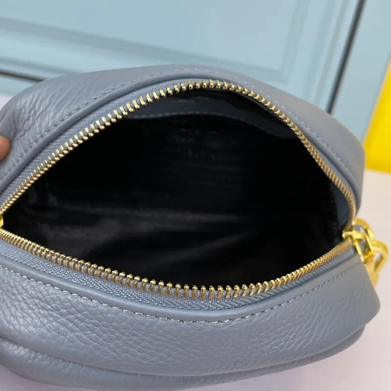 All categories Official website "Brand Women's Bags" Women's Bags 💙 PRADA replica PRADA, fine imitation PRADA bags, PRADA shoulder bags, 2023 official latest version PRADA cowhide camera bag, bag factory, original material, size: 21-14-8CM