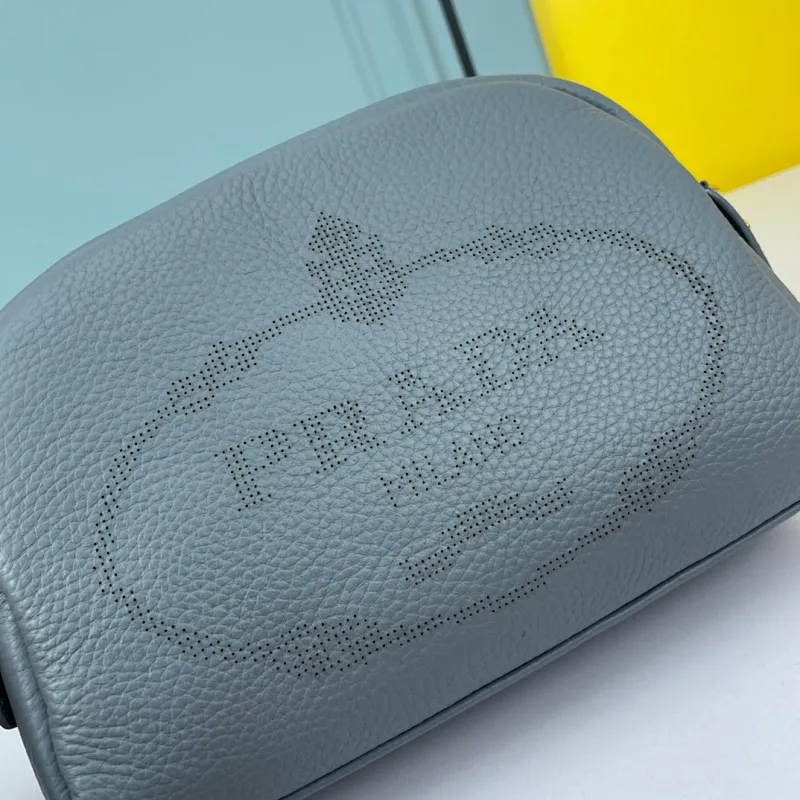 All categories Official website "Brand Women's Bags" Women's Bags 💙 PRADA replica PRADA, fine imitation PRADA bags, PRADA shoulder bags, 2023 official latest version PRADA cowhide camera bag, bag factory, original material, size: 21-14-8CM