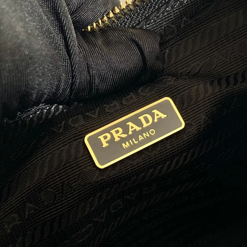 All Categories Official Website "Brand Women's Bags" Women's Bags 💙 PRADA 2022 Official New Prada Underarm Bag Wholesale 58003900 Original Order Quality Size: 23-17-6.5CM