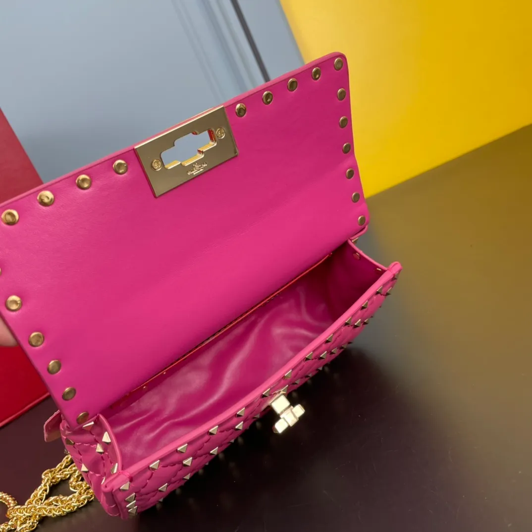 All categories Official website "Brand Women's Bags" Women's Bags 💙 Valentino 2022 Official New Valentino Soft Sheepskin Crossbody Bag Wholesale 58003100 High Quality Size: 30-8.5-20CM