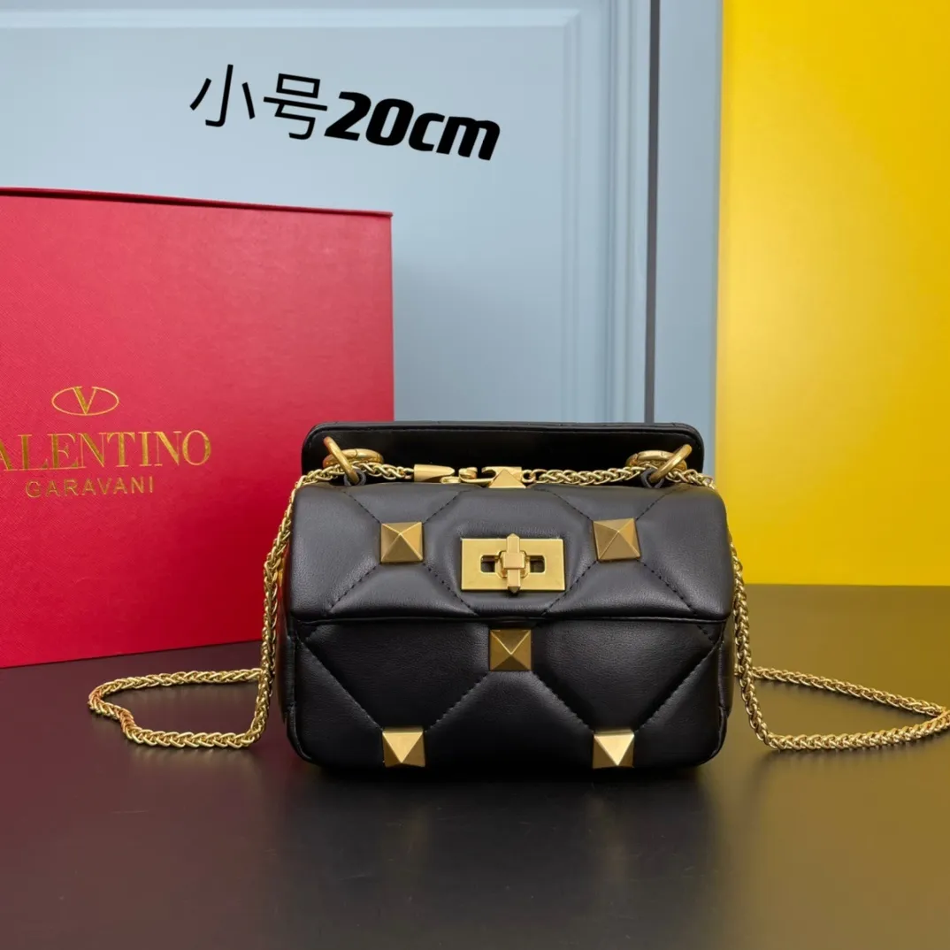 All categories Official website "Brand Women's Bags" Women's Bags 💙 Valentino 2022 Official New Valentino Nappa Sheep Leather Crossbody Bag Wholesale 58002300 High Quality Size: 20-12-7CM