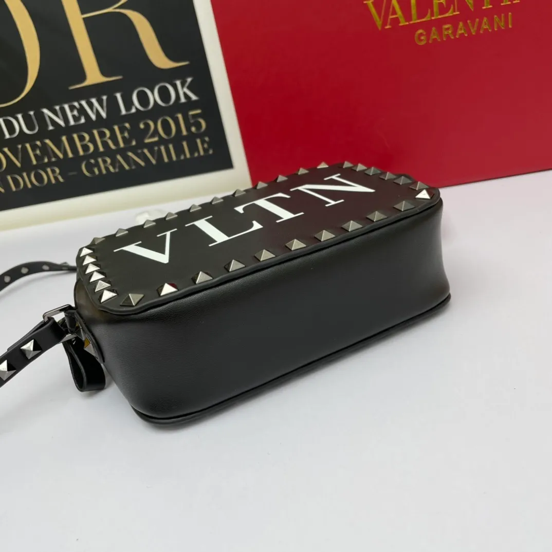 All categories Official website "Brand Women's Bags" Women's Bags 💙 Valentino 2022 Official New Valentino Crossbody Bag Wholesale 58002380 High Quality Size: 18-12-6CM