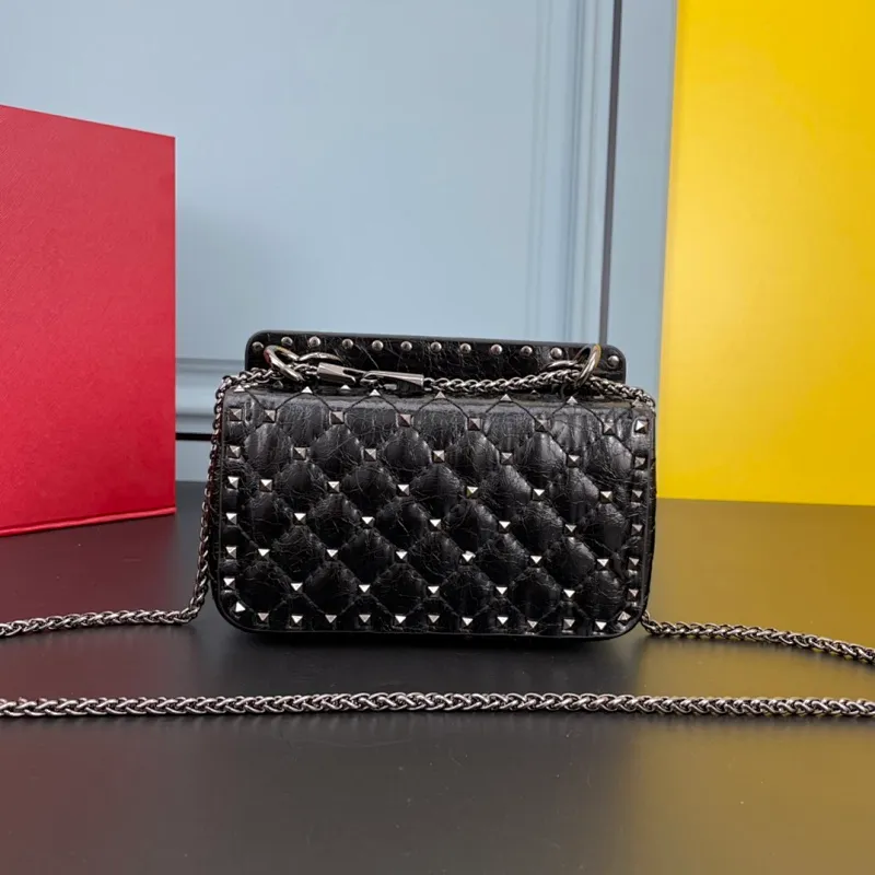 All categories Official website "Brand Women's Bags" Women's Bags 💙 Valentino 2022 Official New Valentino Sheepskin Crossbody Bag Wholesale 58002300 High Quality Size: 20-12-5CM