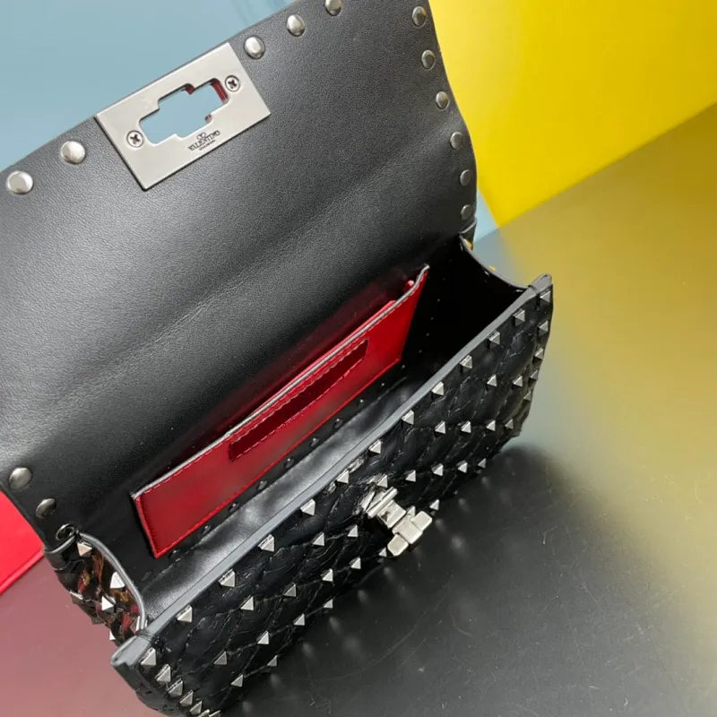 All categories Official website "Brand Women's Bags" Women's Bags 💙 Valentino 2022 Official New Valentino Sheepskin Crossbody Bag Wholesale 58002300 High Quality Size: 20-12-5CM