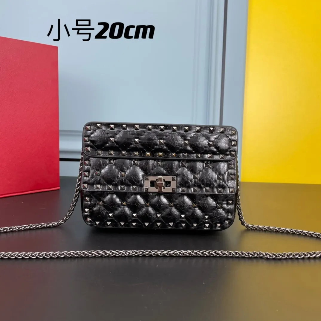 All categories Official website "Brand Women's Bags" Women's Bags 💙 Valentino 2022 Official New Valentino Sheepskin Crossbody Bag Wholesale 58002300 High Quality Size: 20-12-5CM