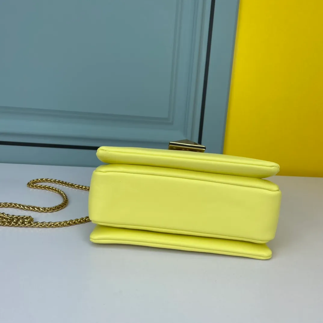 All categories Official website "Brand Women's Bags" Women's Bags 💙 Valentino 2022 Official New Valentino Cowhide Crossbody Bag Wholesale 58002300 High Quality Size: 20-15-10CM
