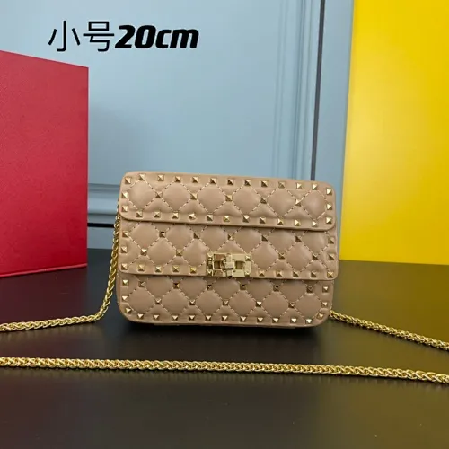 All categories Official website "Brand Women's Bags" Women's Bags 💙 Valentino 2022 Official New Valentino Sheepskin Crossbody Bag Wholesale 58002300 High Quality Size: 20-12-5CM