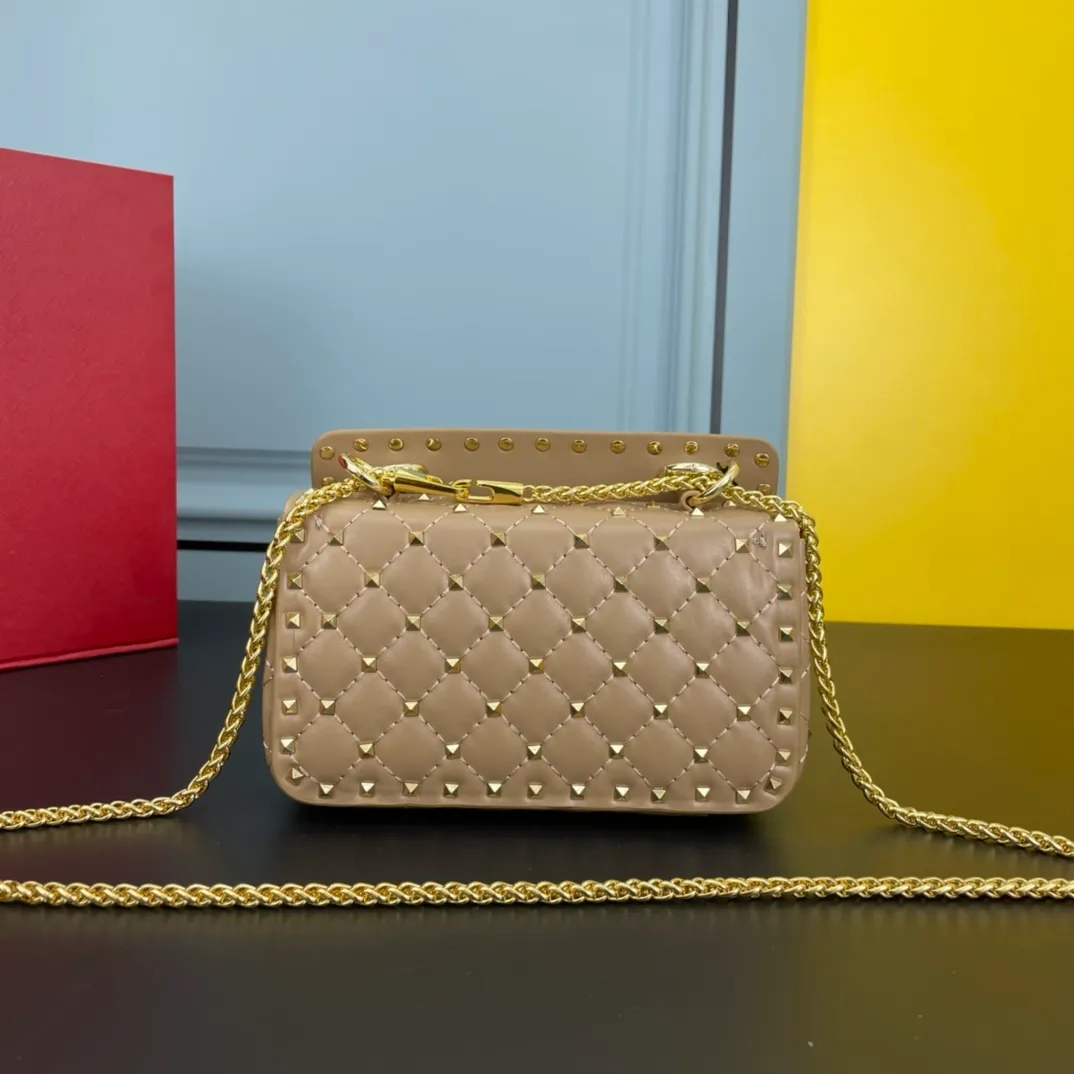 All categories Official website "Brand Women's Bags" Women's Bags 💙 Valentino 2022 Official New Valentino Sheepskin Crossbody Bag Wholesale 58002300 High Quality Size: 20-12-5CM