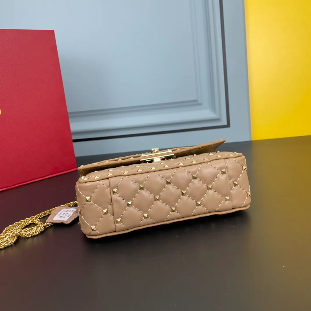 All categories Official website "Brand Women's Bags" Women's Bags 💙 Valentino 2022 Official New Valentino Sheepskin Crossbody Bag Wholesale 58002300 High Quality Size: 20-12-5CM