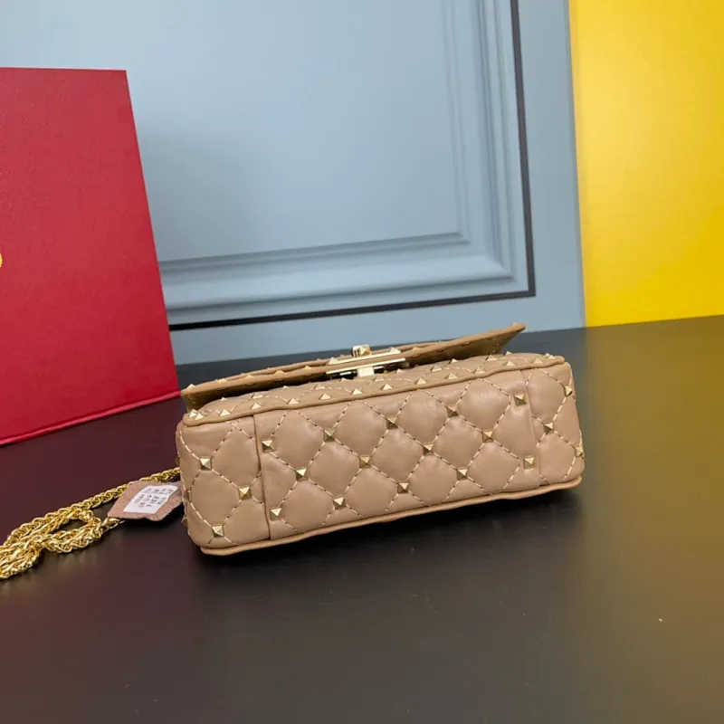 All categories Official website "Brand Women's Bags" Women's Bags 💙 Valentino 2022 Official New Valentino Sheepskin Crossbody Bag Wholesale 58002300 High Quality Size: 20-12-5CM