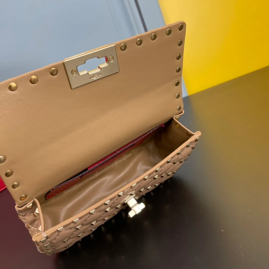 All categories Official website "Brand Women's Bags" Women's Bags 💙 Valentino 2022 Official New Valentino Sheepskin Crossbody Bag Wholesale 58002300 High Quality Size: 20-12-5CM