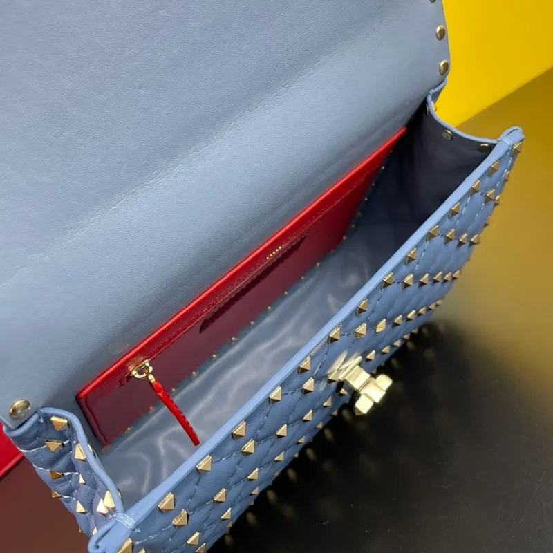 All categories Official website "Brand Women's Bags" Women's Bags 💙 Valentino 2022 Official New Valentino Sheepskin Crossbody Bag Wholesale 58002600 High Quality Size: 24-16-8CM