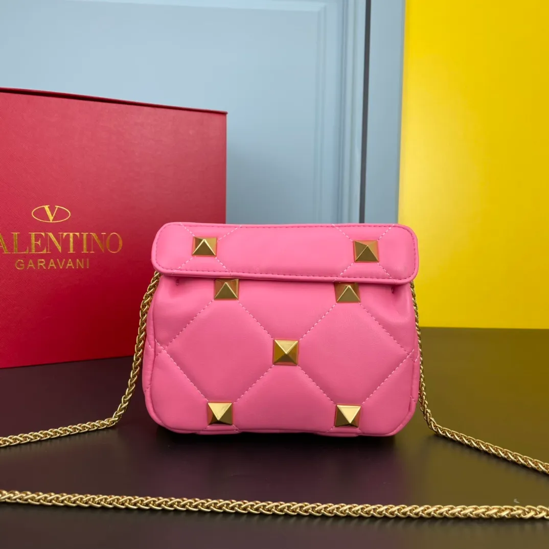 All categories Official website "Brand Women's Bags" Women's Bags 💙 Valentino 2022 Official New Valentino Nappa Sheep Leather Crossbody Bag Wholesale 58002300 High Quality Size: 20-12-7CM