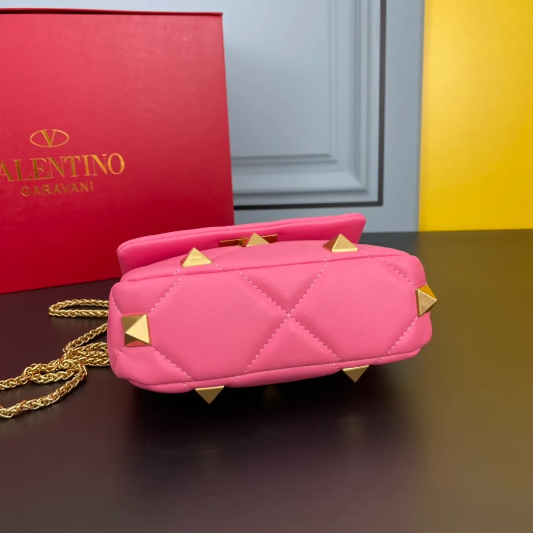 All categories Official website "Brand Women's Bags" Women's Bags 💙 Valentino 2022 Official New Valentino Nappa Sheep Leather Crossbody Bag Wholesale 58002300 High Quality Size: 20-12-7CM