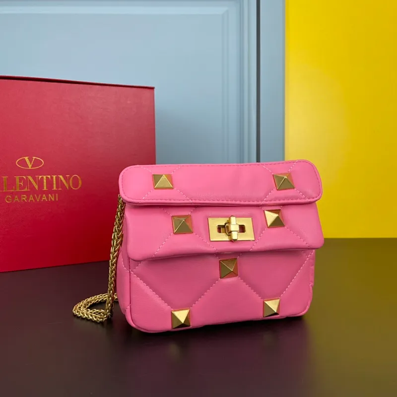 All categories Official website "Brand Women's Bags" Women's Bags 💙 Valentino 2022 Official New Valentino Nappa Sheep Leather Crossbody Bag Wholesale 58002300 High Quality Size: 20-12-7CM