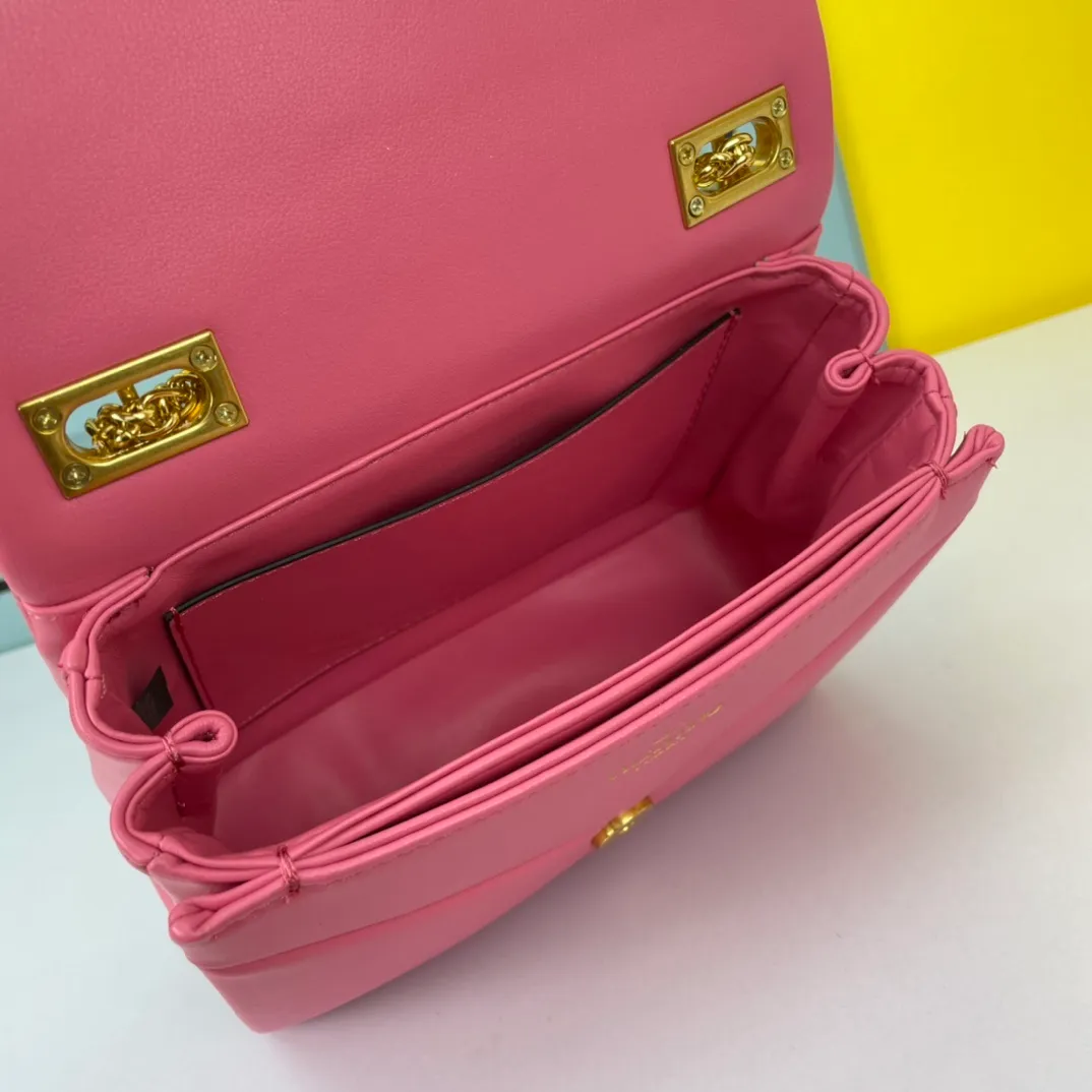 All categories Official website "Brand Women's Bags" Women's Bags 💙 Valentino 2022 Official New Valentino Cowhide Crossbody Bag Wholesale 58002300 High Quality Size: 20-15-10CM