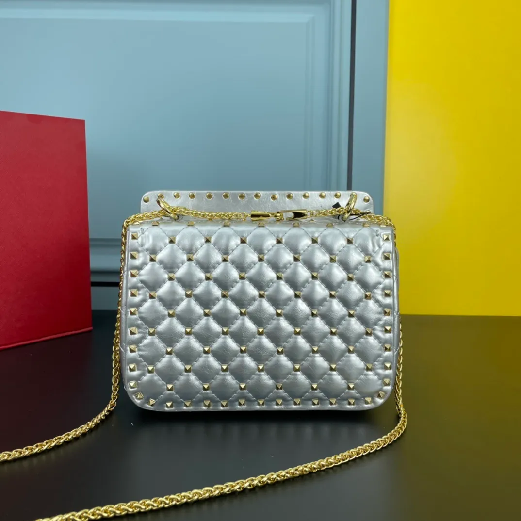 All categories Official website "Brand Women's Bags" Women's Bags 💙 Valentino 2022 Official New Valentino Sheepskin Crossbody Bag Wholesale 58002600 High Quality Size: 24-16-8CM