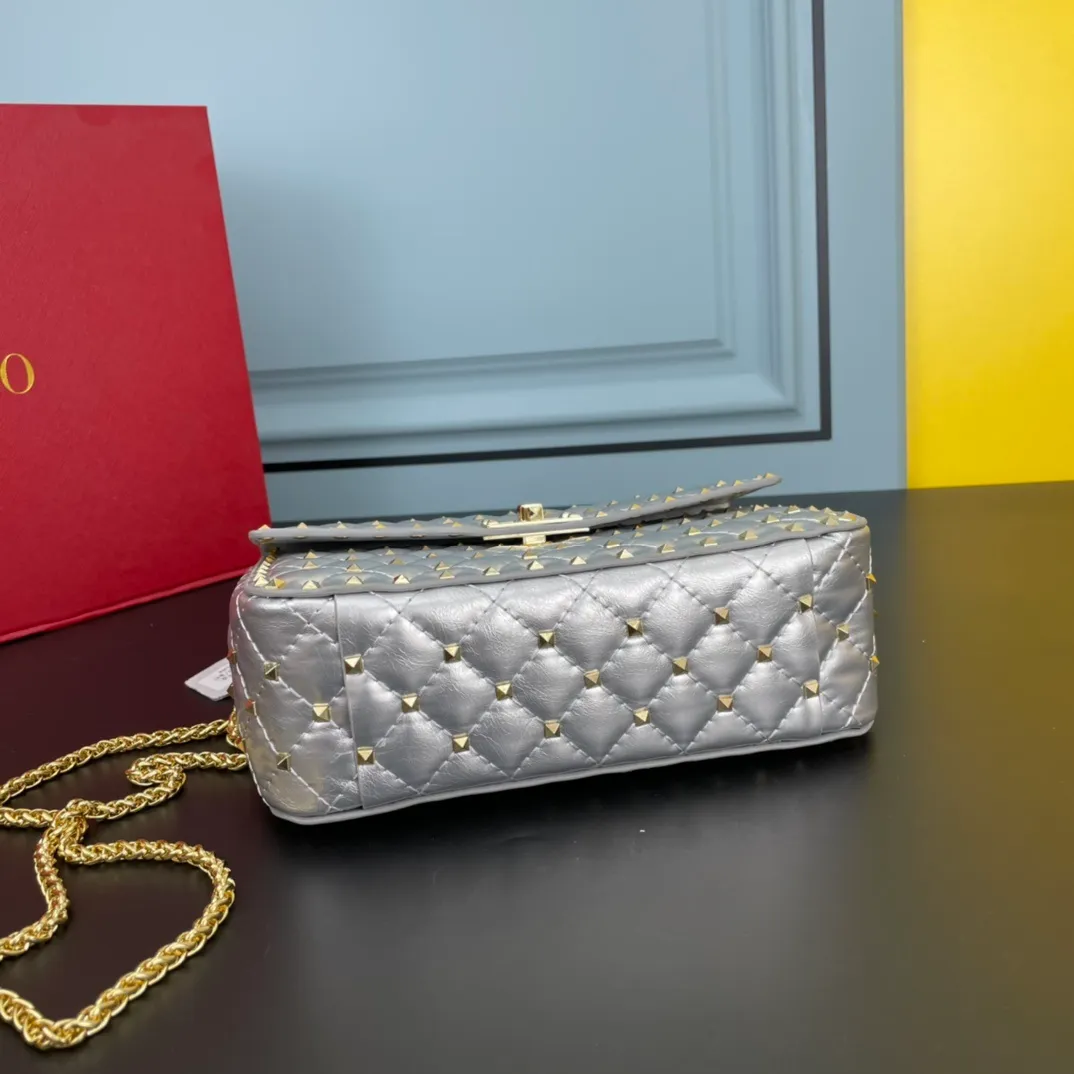 All categories Official website "Brand Women's Bags" Women's Bags 💙 Valentino 2022 Official New Valentino Sheepskin Crossbody Bag Wholesale 58002600 High Quality Size: 24-16-8CM