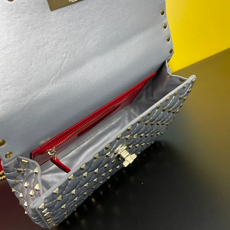 All categories Official website "Brand Women's Bags" Women's Bags 💙 Valentino 2022 Official New Valentino Sheepskin Crossbody Bag Wholesale 58002600 High Quality Size: 24-16-8CM