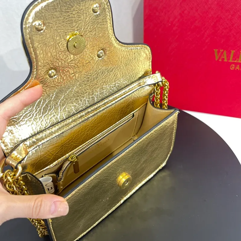 All categories Official website "Brand Women's Bags" Women's Bags 💙 Valentino 2022 Official New Valentino Crossbody Bag Wholesale 58001400 High Quality Size: 20-12-7CM