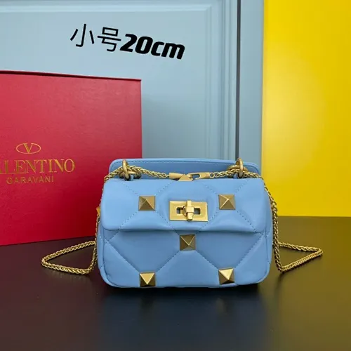 All categories Official website "Brand Women's Bags" Women's Bags 💙 Valentino 2022 Official New Valentino Nappa Sheep Leather Crossbody Bag Wholesale 58002300 High Quality Size: 20-12-7CM