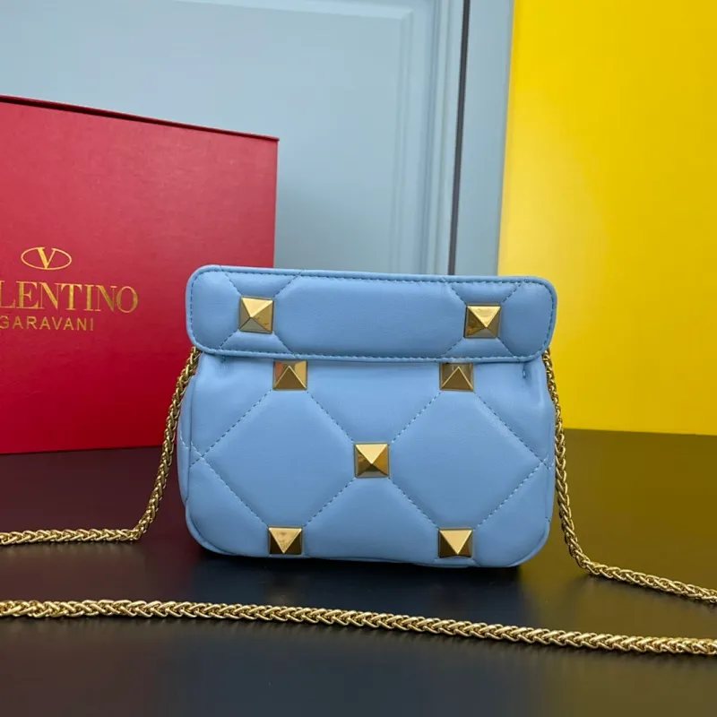 All categories Official website "Brand Women's Bags" Women's Bags 💙 Valentino 2022 Official New Valentino Nappa Sheep Leather Crossbody Bag Wholesale 58002300 High Quality Size: 20-12-7CM