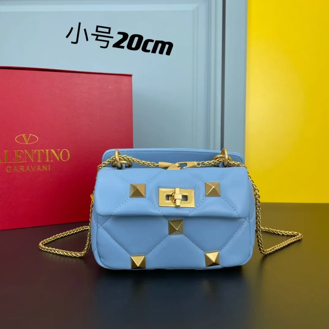 All categories Official website "Brand Women's Bags" Women's Bags 💙 Valentino 2022 Official New Valentino Nappa Sheep Leather Crossbody Bag Wholesale 58002300 High Quality Size: 20-12-7CM