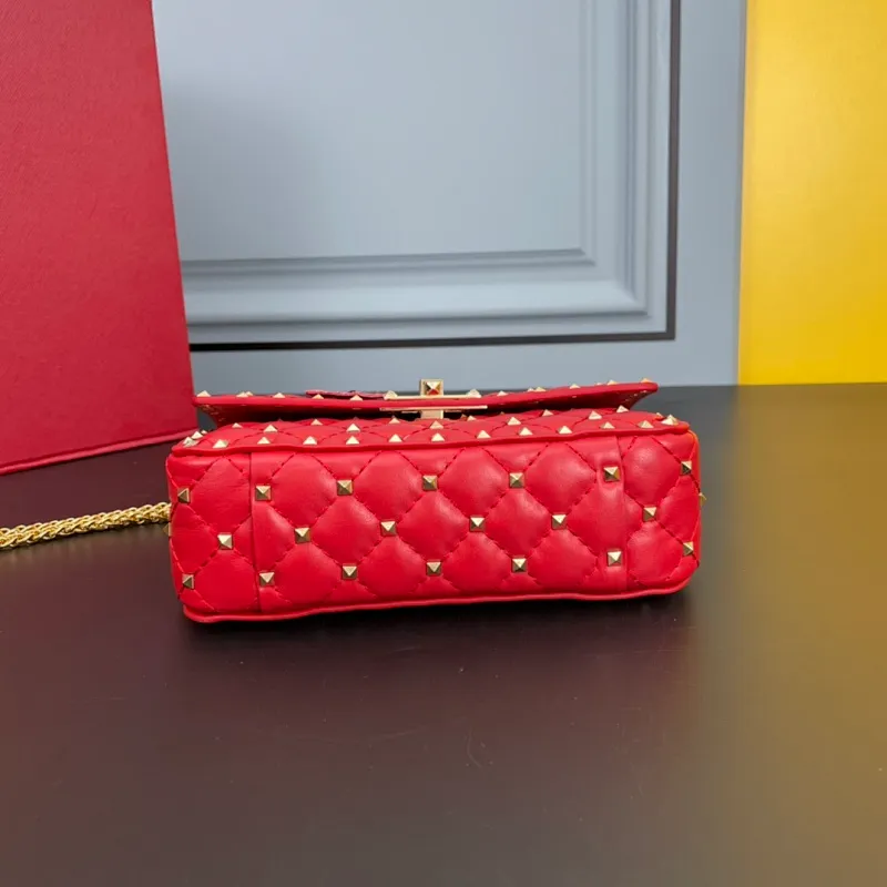All categories Official website "Brand Women's Bags" Women's Bags 💙 Valentino 2022 Official New Valentino Sheepskin Crossbody Bag Wholesale 58002300 High Quality Size: 20-12-5CM