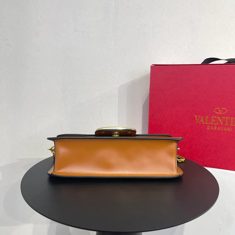 All categories Official website "Brand Women's Bags" Women's Bags 💙 Valentino 2022 Official New Valentino Crossbody Bag Wholesale 58001500 High Quality Size: 28-13-8CM