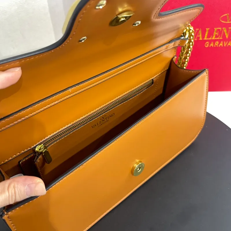 All categories Official website "Brand Women's Bags" Women's Bags 💙 Valentino 2022 Official New Valentino Crossbody Bag Wholesale 58001500 High Quality Size: 28-13-8CM