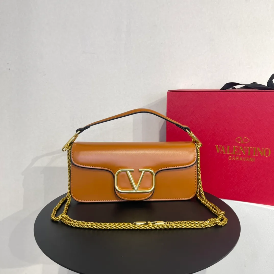 All categories Official website "Brand Women's Bags" Women's Bags 💙 Valentino 2022 Official New Valentino Crossbody Bag Wholesale 58001500 High Quality Size: 28-13-8CM